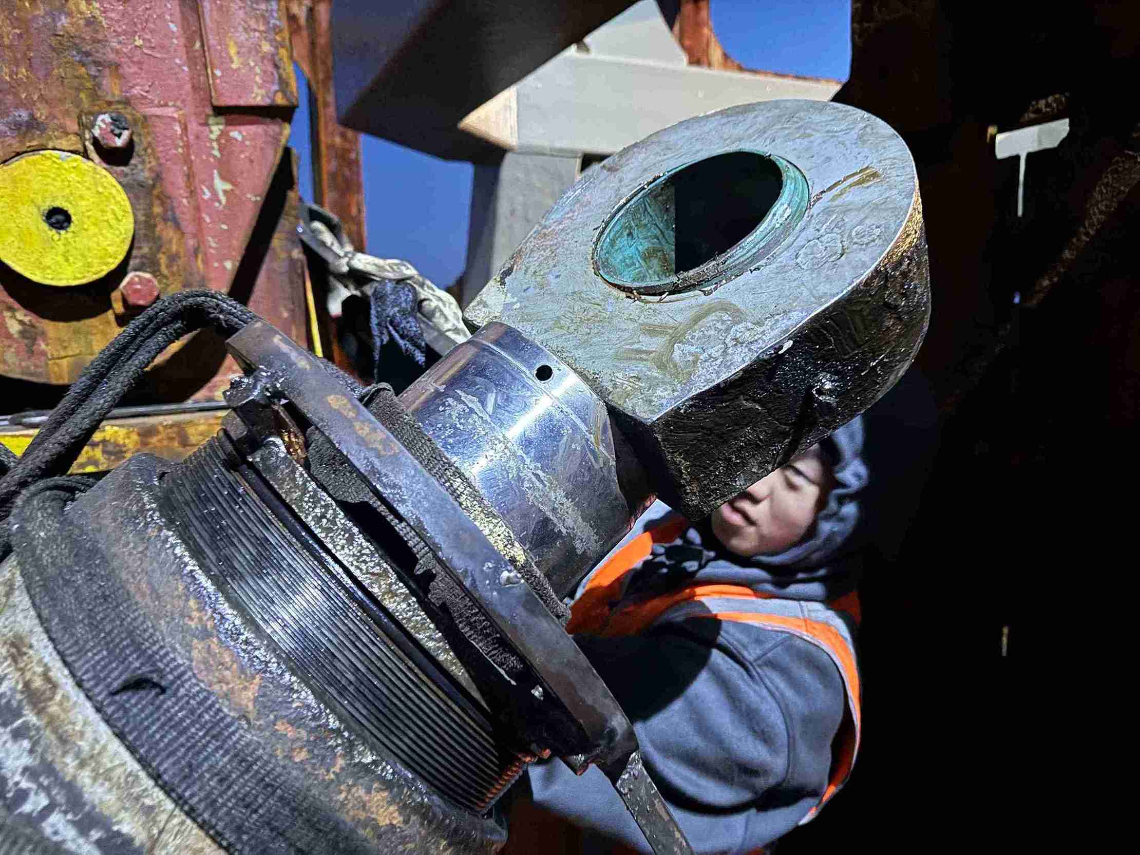 Hatch Cover Hydraulic Rams Repair